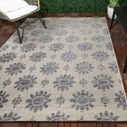 Dark Daisy Outdoor Rug Black - Opalhouseā¢
